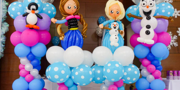 Frozen-elsa-anna-olaf-penguin-balloon-backdrop-happier-singapore-580×580