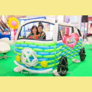 Life-size-car-kombi-balloon-sculpture-decoration