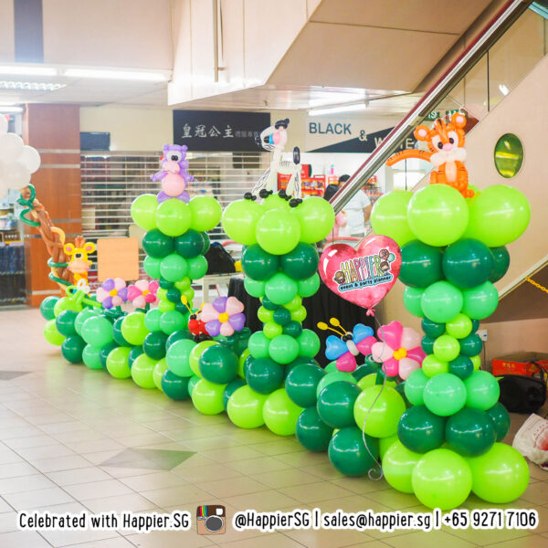 Safari animal balloon column and landscape