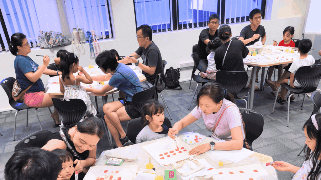 indoor-team-building-singapore-family-craft-activity Indoor team building activity in Singapore with families doing craft workshop together